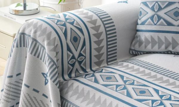 DIY: No-Sew Blanket for Beginners